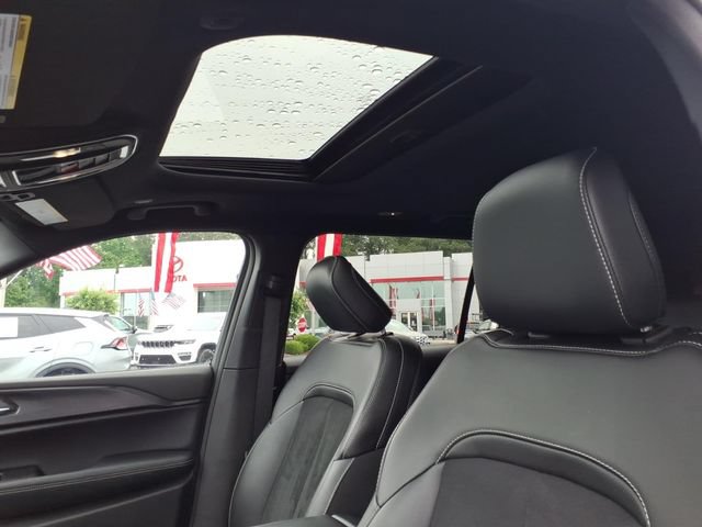 Used 2025 Jeep Grand Cherokee L Altitude AWD/4WD image 15