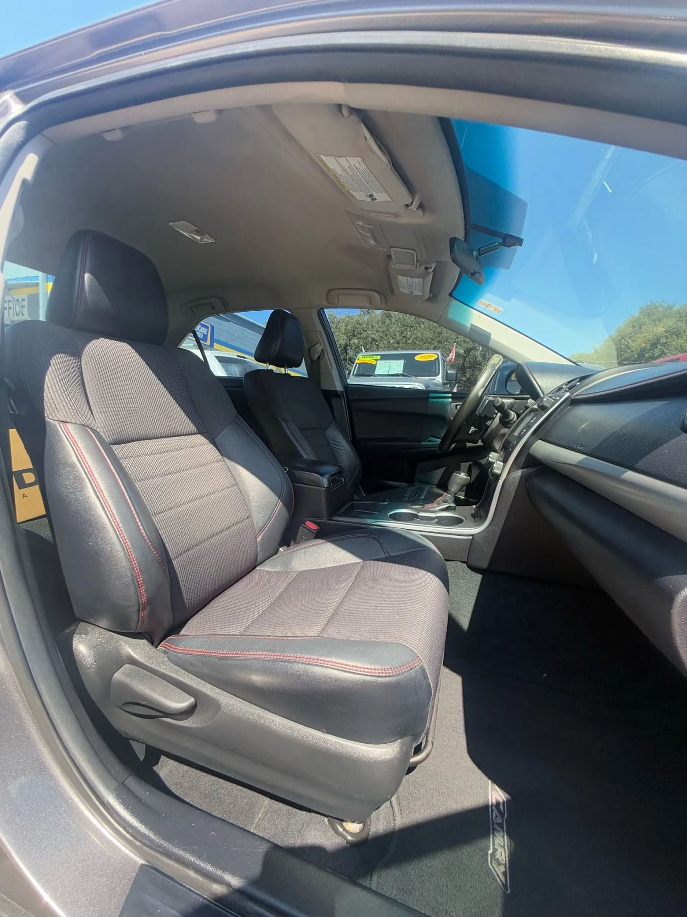 Used 2016 Toyota Camry SE image 17