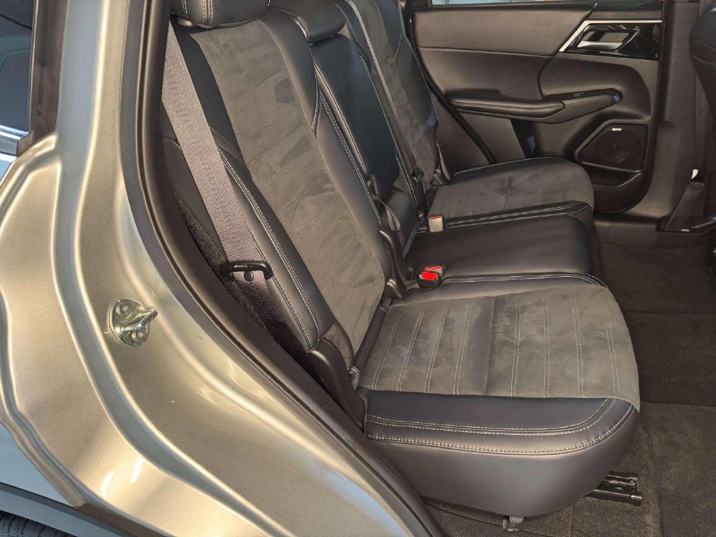 Used 2025 Mitsubishi Outlander SE AWD/4WD image 28