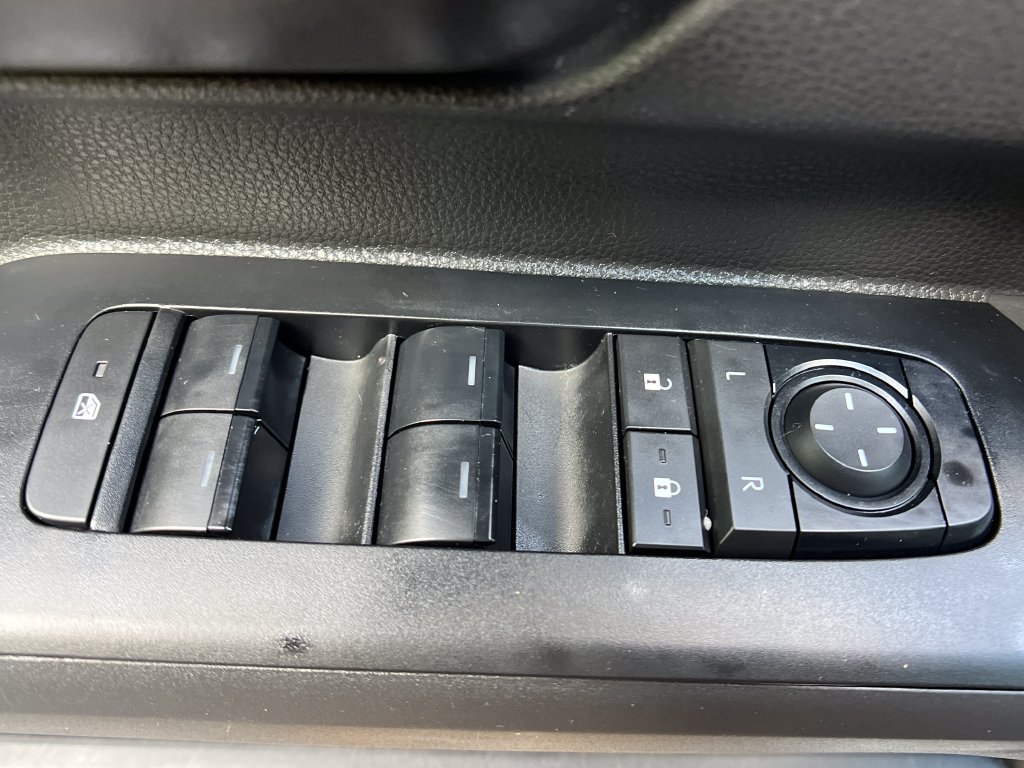 Certified 2024 Toyota Tacoma SR5 AWD/4WD image 12