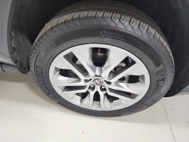 Used 2024 Toyota RAV4 XLE Premium image 40