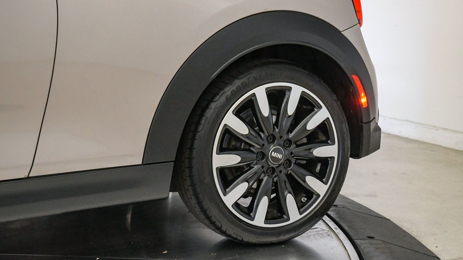 Certified 2024 MINI Cooper S FWD image 11