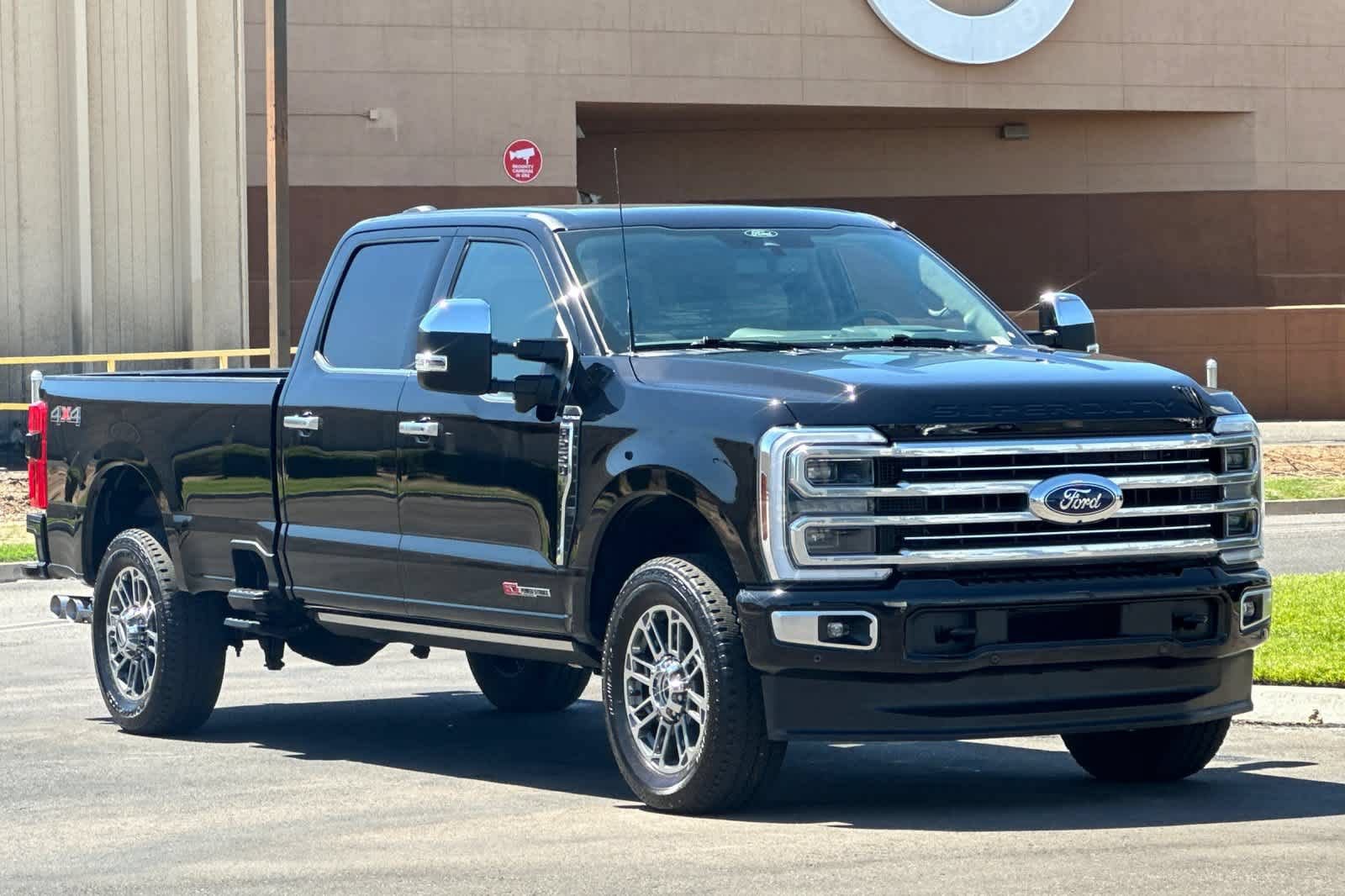 Certified 2025 Ford F250 Platinum w/ Platinum Plus Package AWD/4WD image 10