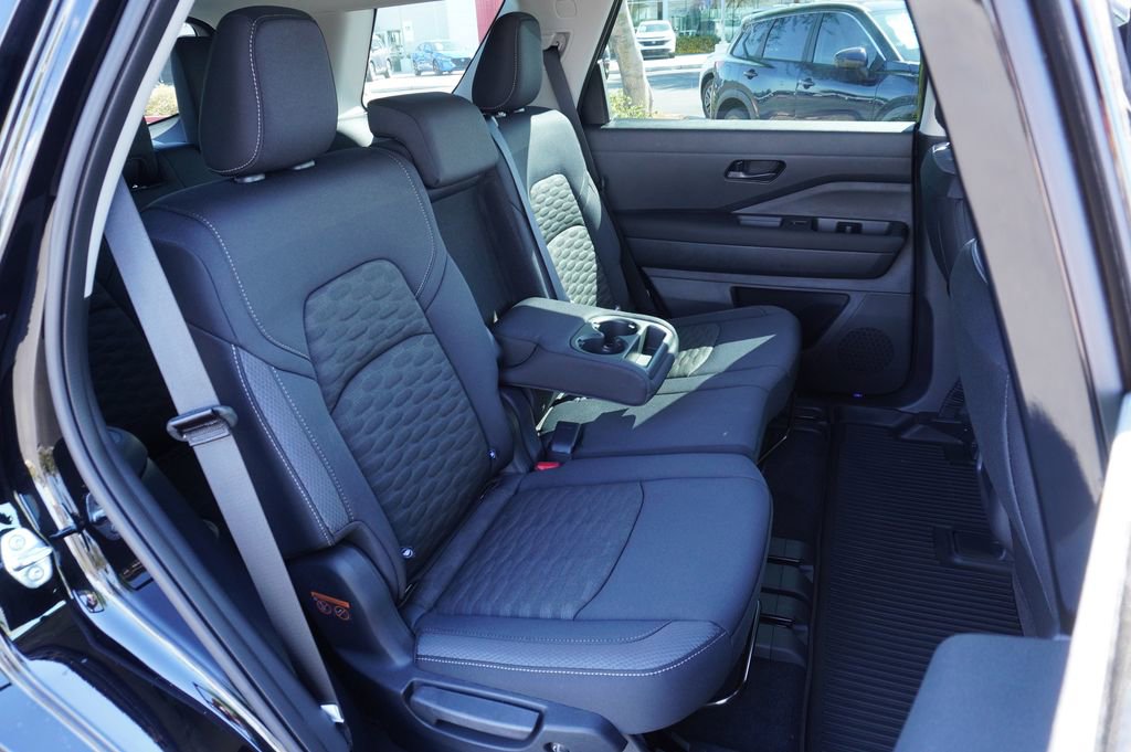 New 2025 Nissan Pathfinder SV image 9