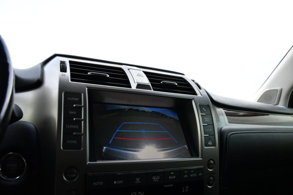 Used 2016 Lexus GX 460 w/ Premium Package AWD/4WD image 17
