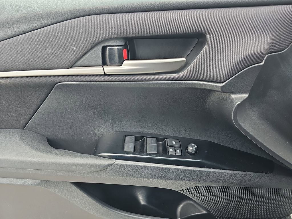 Used 2025 Toyota Camry LE image 32