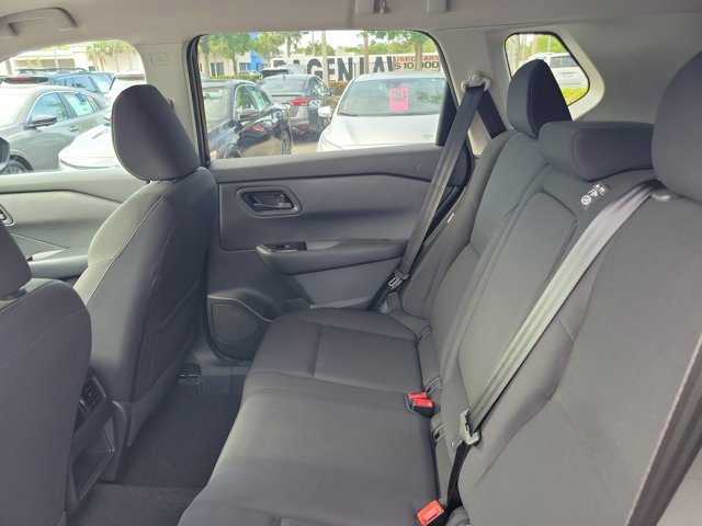 Used 2024 Nissan Rogue S FWD image 12
