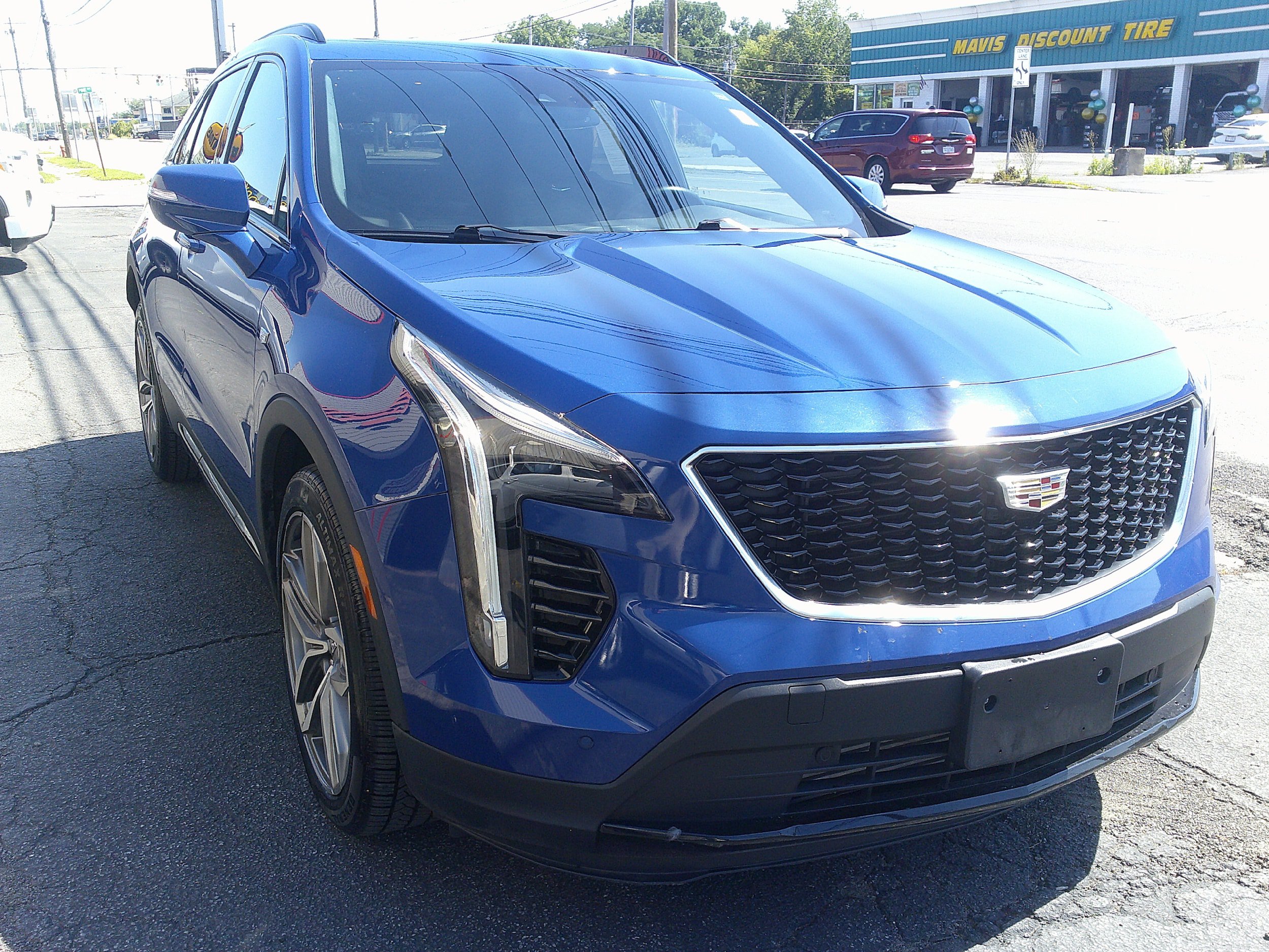 Used 2021 Cadillac XT4 Sport w/ Cold Weather Package AWD/4WD image 5
