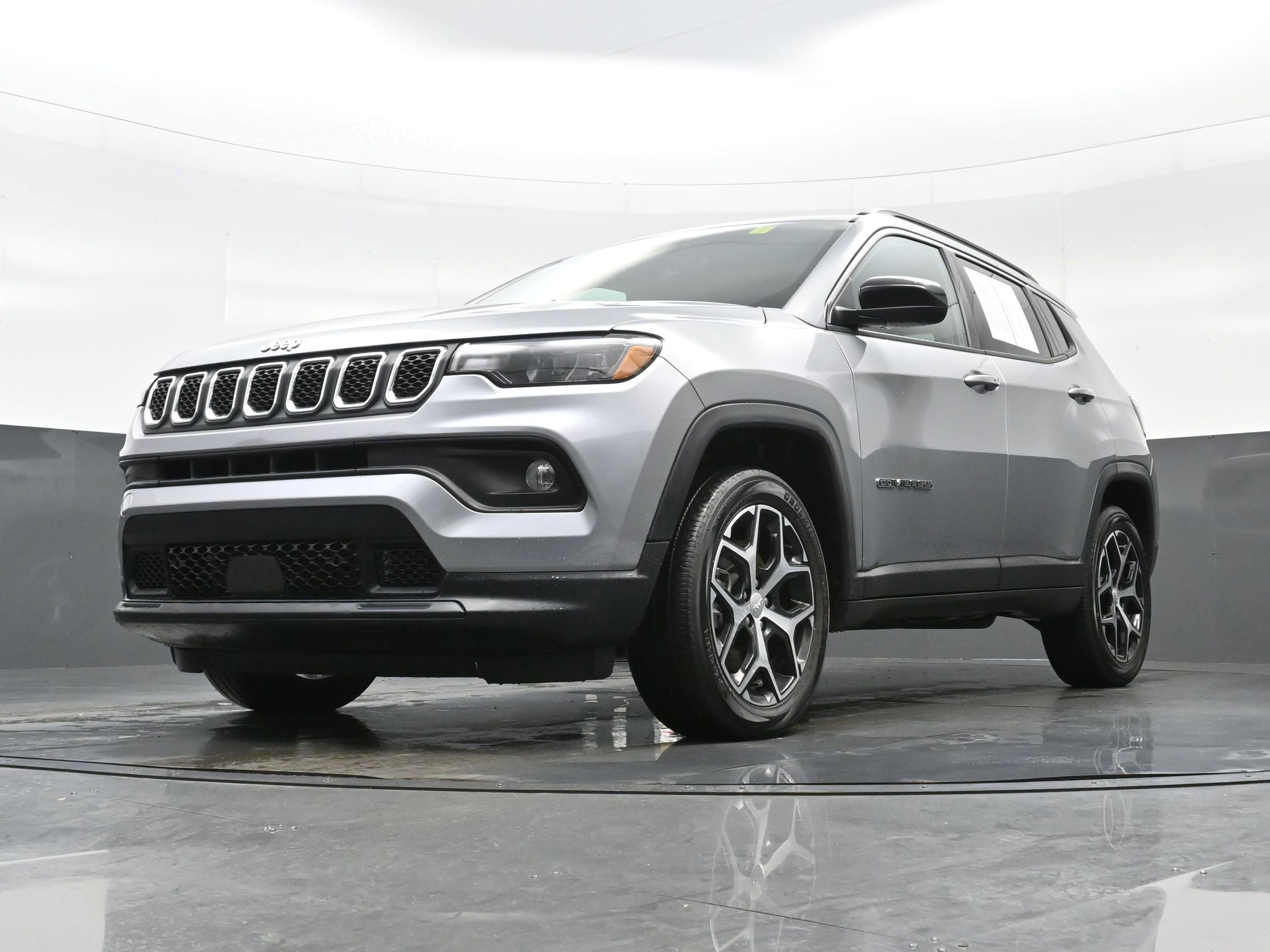 Used 2024 Jeep Compass Latitude AWD/4WD image 26