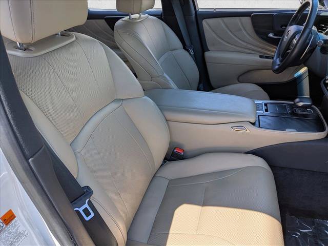 Used 2021 Lexus LS 500 w/ Cold Weather Package (CK) RWD image 22