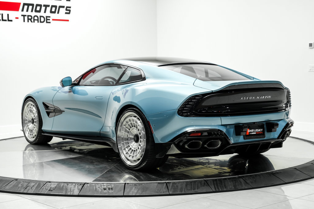 Used 2025 Aston Martin Vanquish RWD image 11