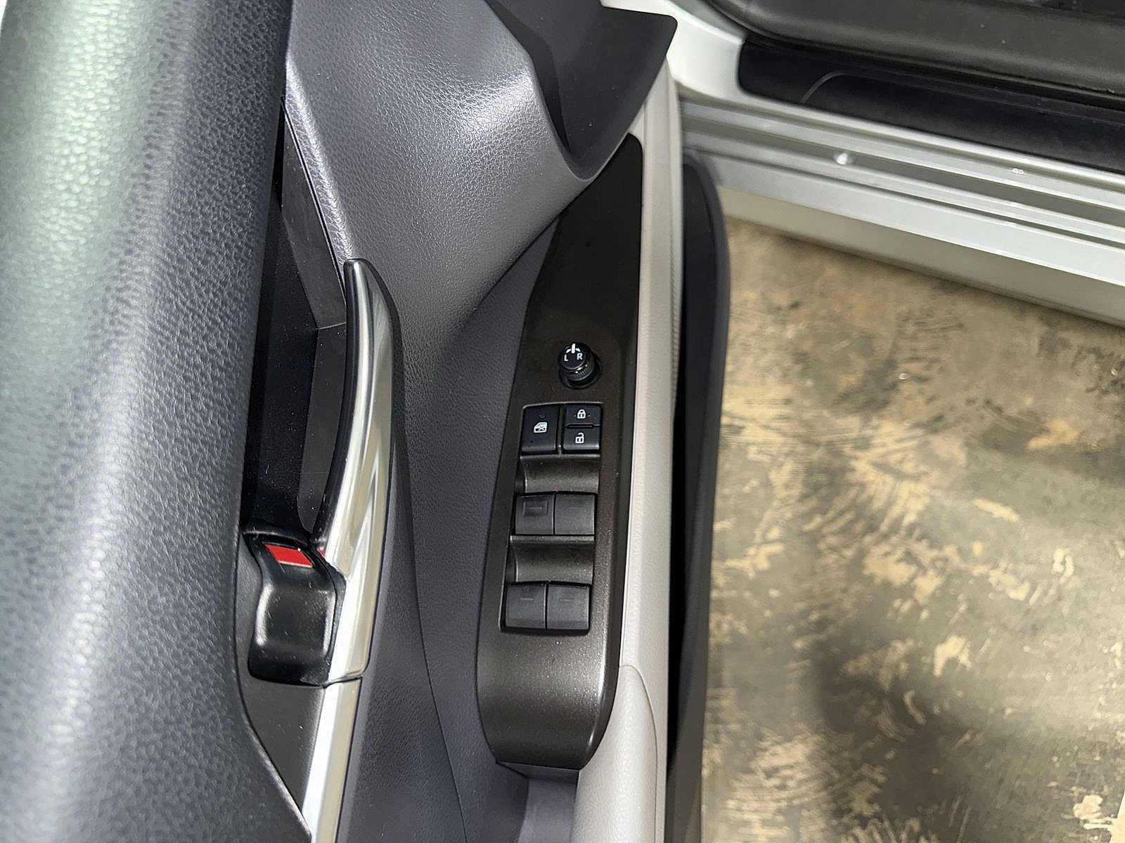 Used 2021 Toyota Camry LE image 22