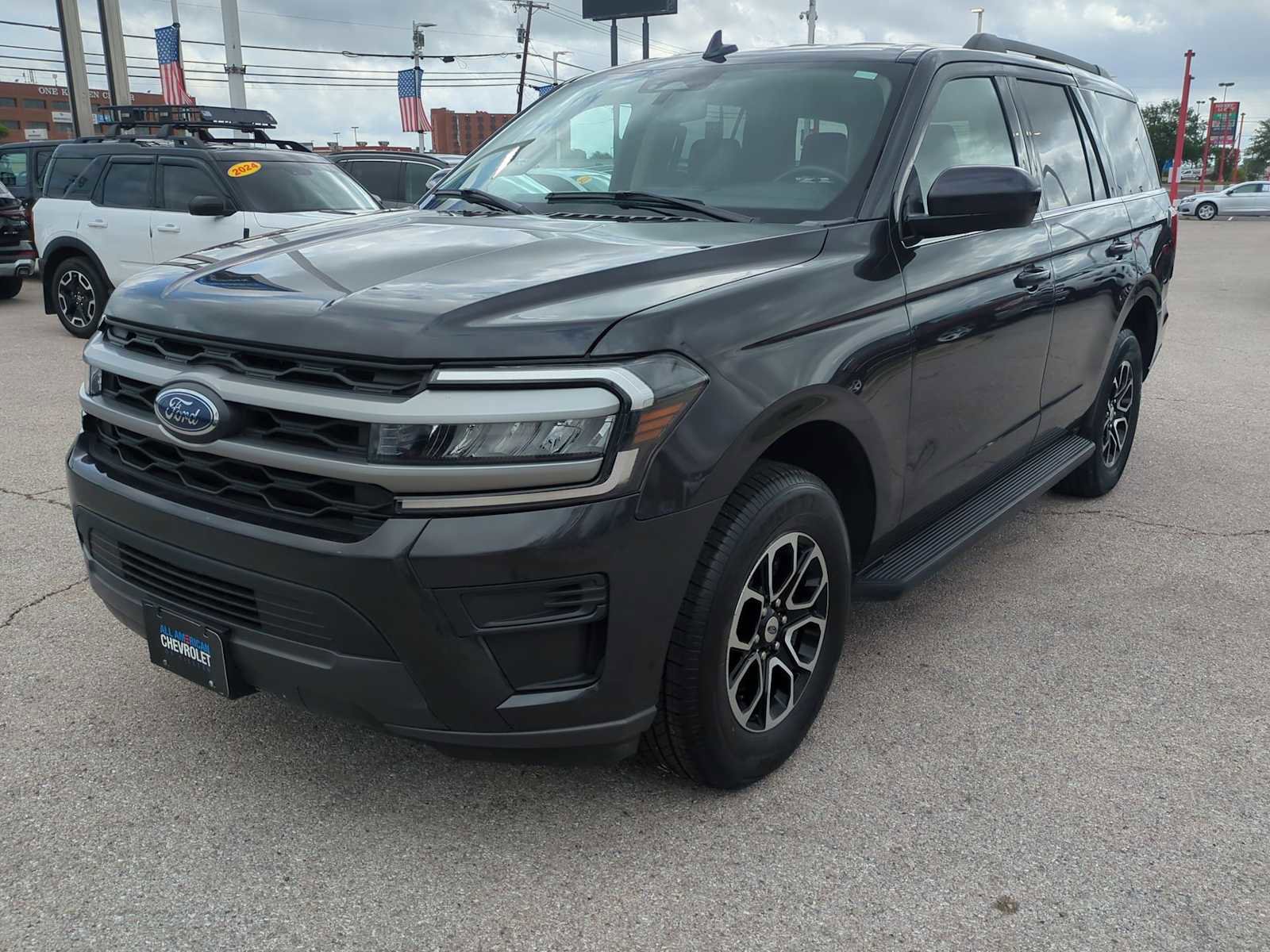 Used 2024 Ford Expedition XLT image 4