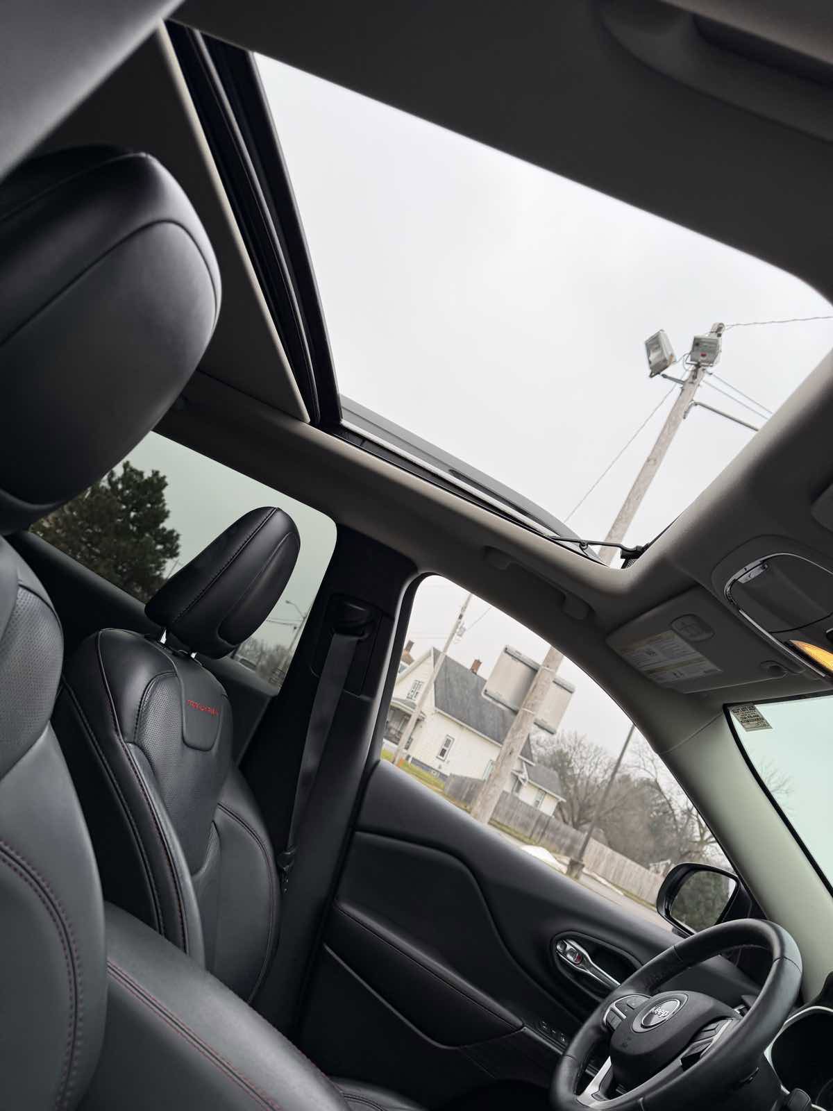 Used 2016 Jeep Cherokee Trailhawk w/ Comfort/Convenience Group image 22