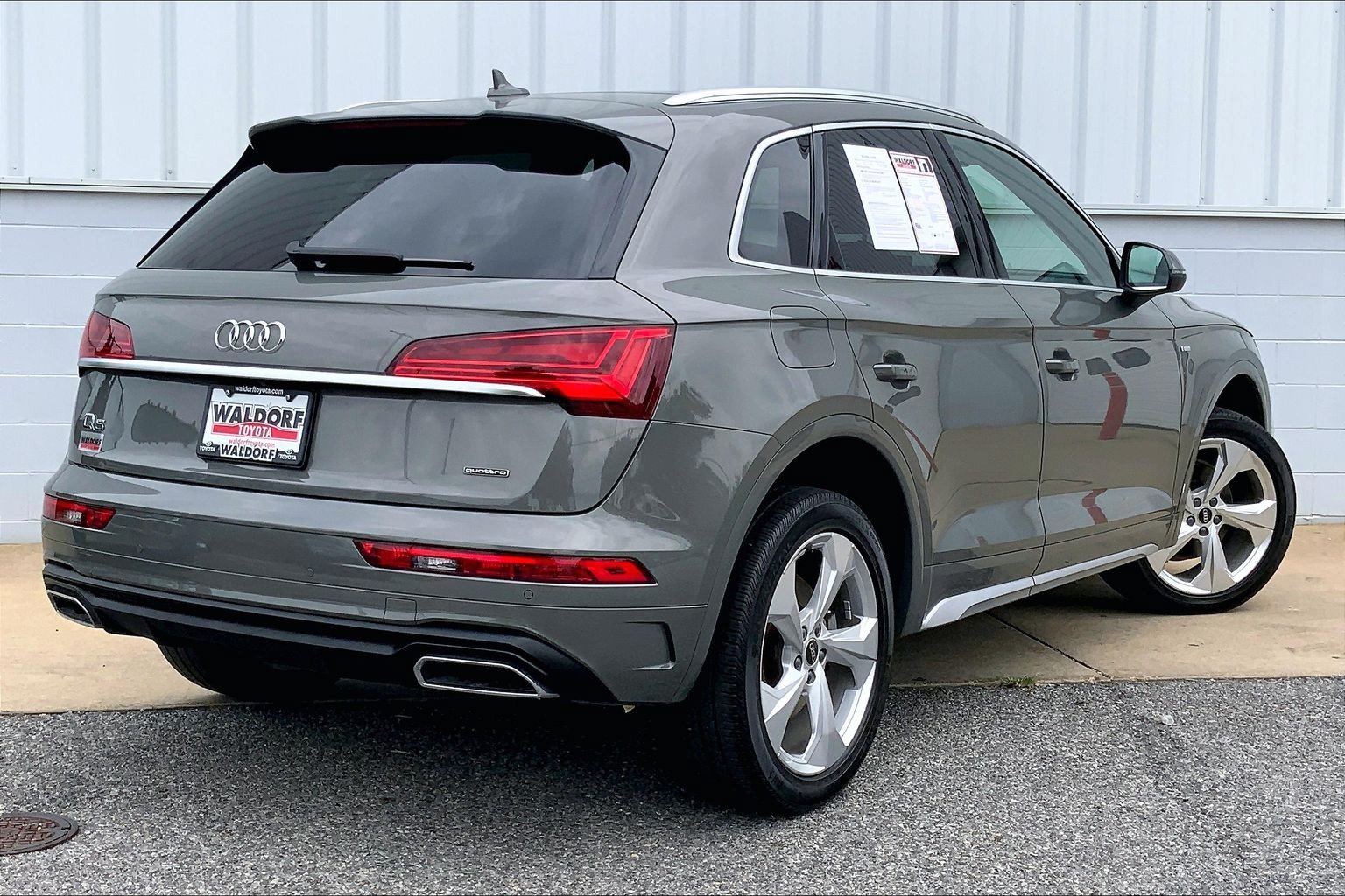 Used 2023 Audi Q5 2.0T Premium Plus w/ Premium Plus Package AWD/4WD image 17