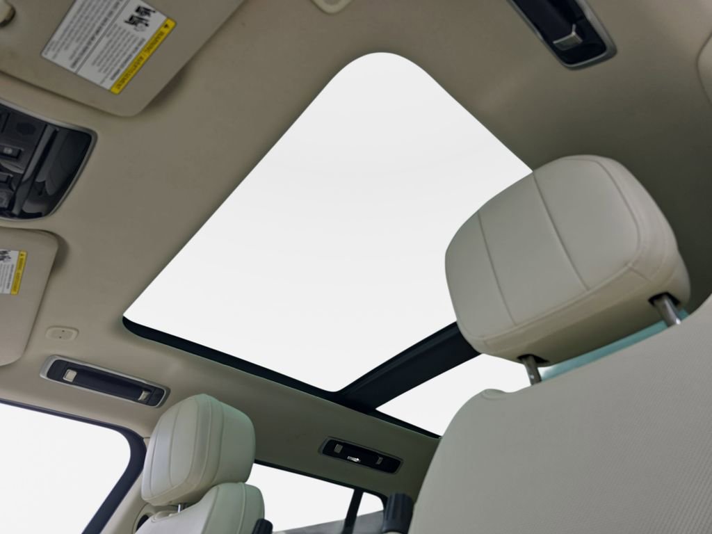 Certified 2023 Land Rover Range Rover SE image 31