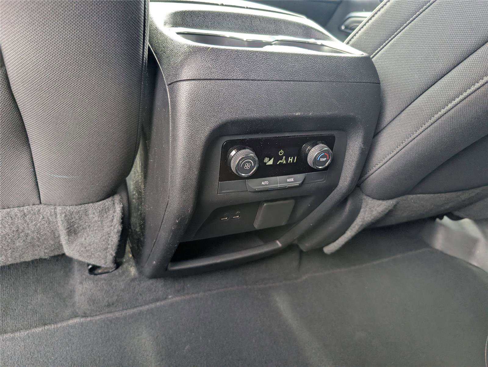 Used 2024 Chevrolet Traverse LT image 31