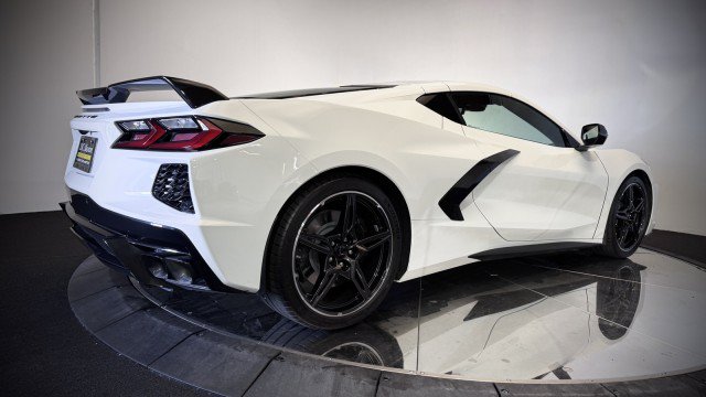 Used 2024 Chevrolet Corvette Stingray Premium Cpe w/ Z51 Performance Package RWD image 27