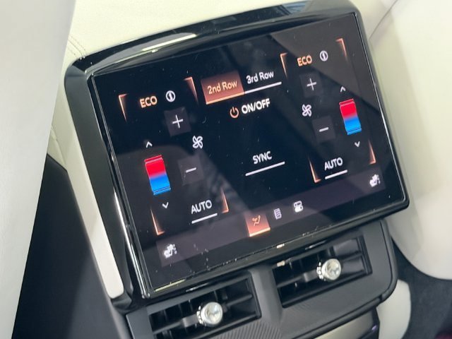 Used 2026 Cadillac Vistiq Luxury AWD/4WD image 16