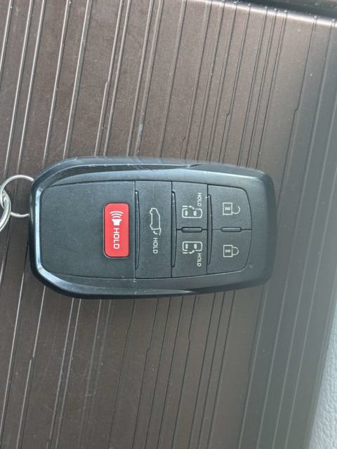 Used 2024 Toyota Sienna XLE FWD image 33