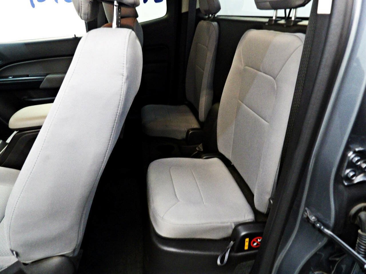 Used 2018 Chevrolet Colorado W/T w/ WT Convenience Package RWD image 10