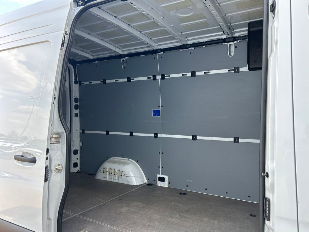 Used 2025 Mercedes-Benz Sprinter 2500 image 23