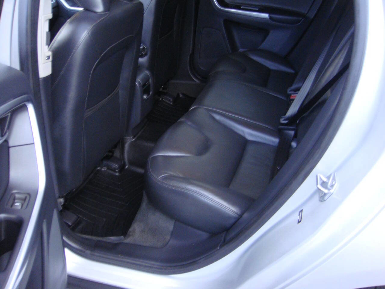 Used 2015 Volvo XC60 T6 AWD/4WD image 13