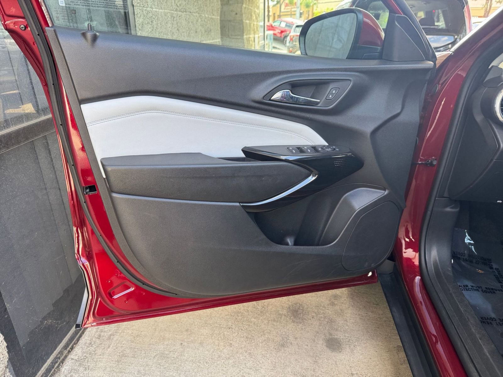 Used 2025 Chevrolet Trax LT image 18