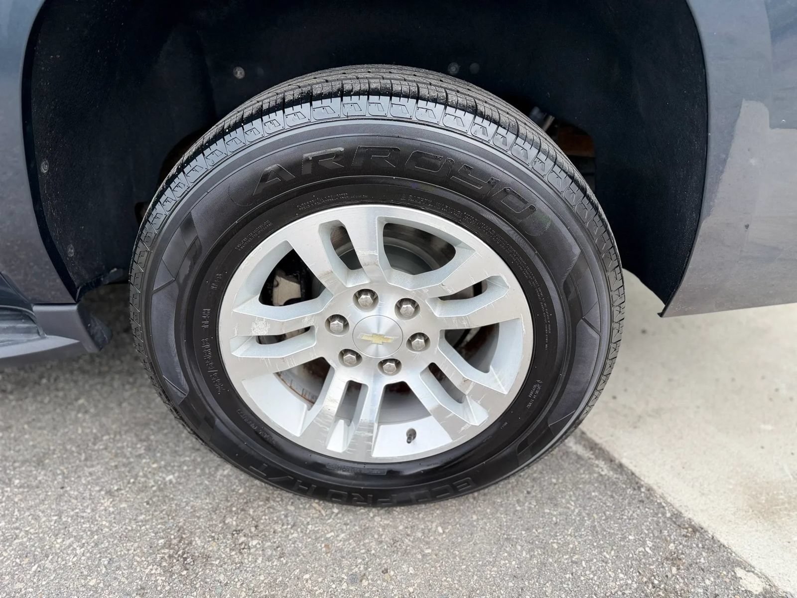 Used 2019 Chevrolet Suburban LT RWD image 4