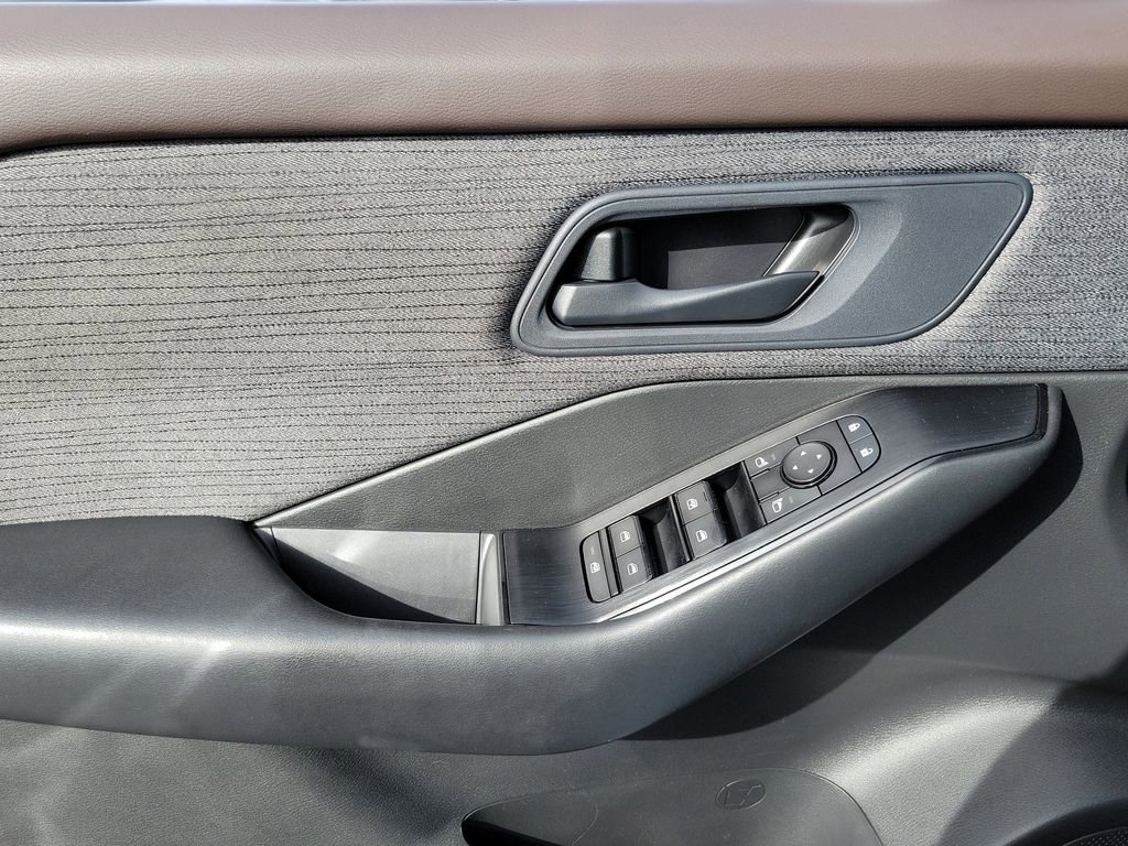 Certified 2023 Nissan Rogue S image 16