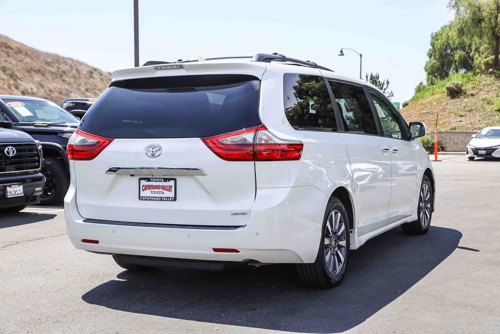 Certified 2020 Toyota Sienna Limited w/ Preferred Accessory Package FWD image 4