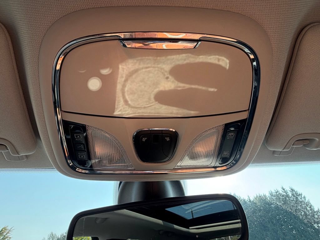 Used 2019 Jeep Cherokee Latitude Plus AWD/4WD image 21