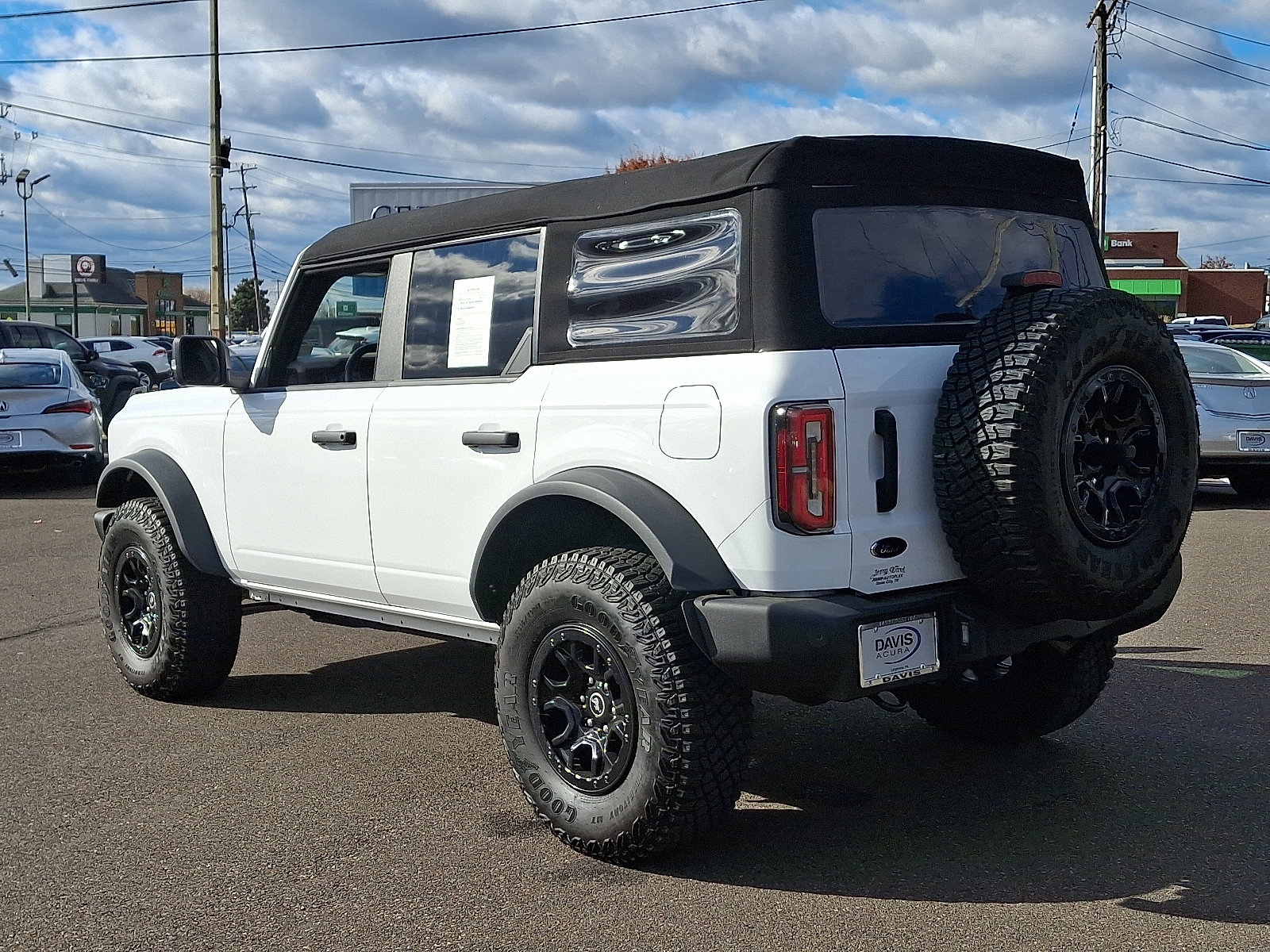 Used 2023 Ford Bronco Wildtrak image 6