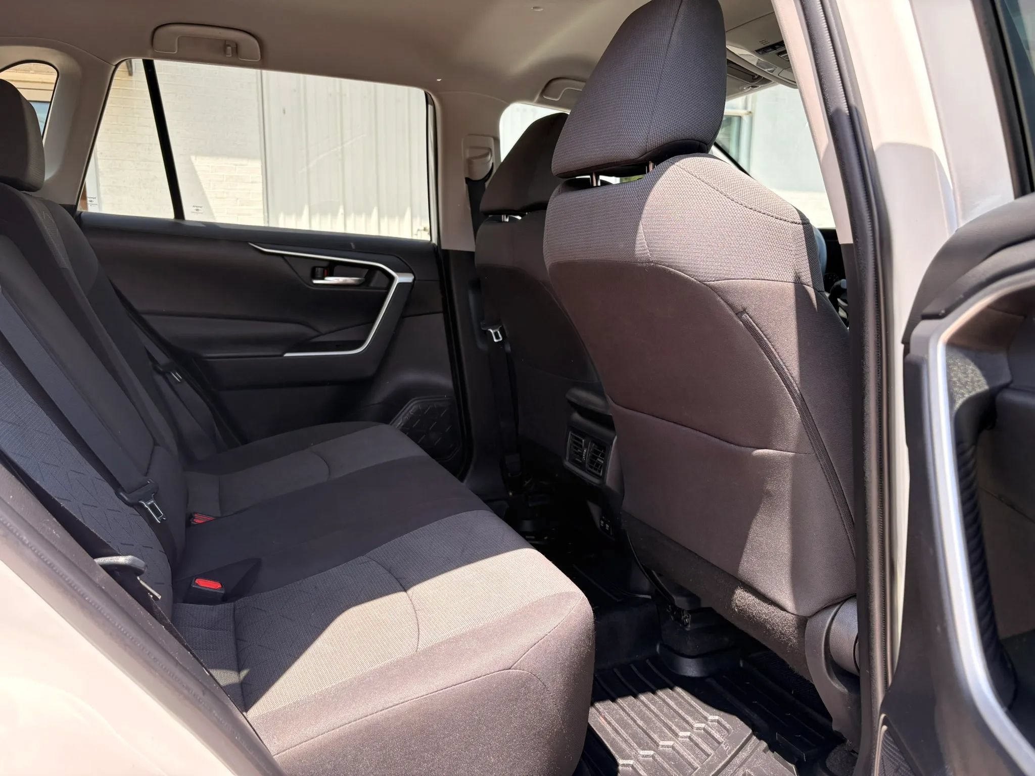 Used 2021 Toyota RAV4 XLE AWD/4WD image 10