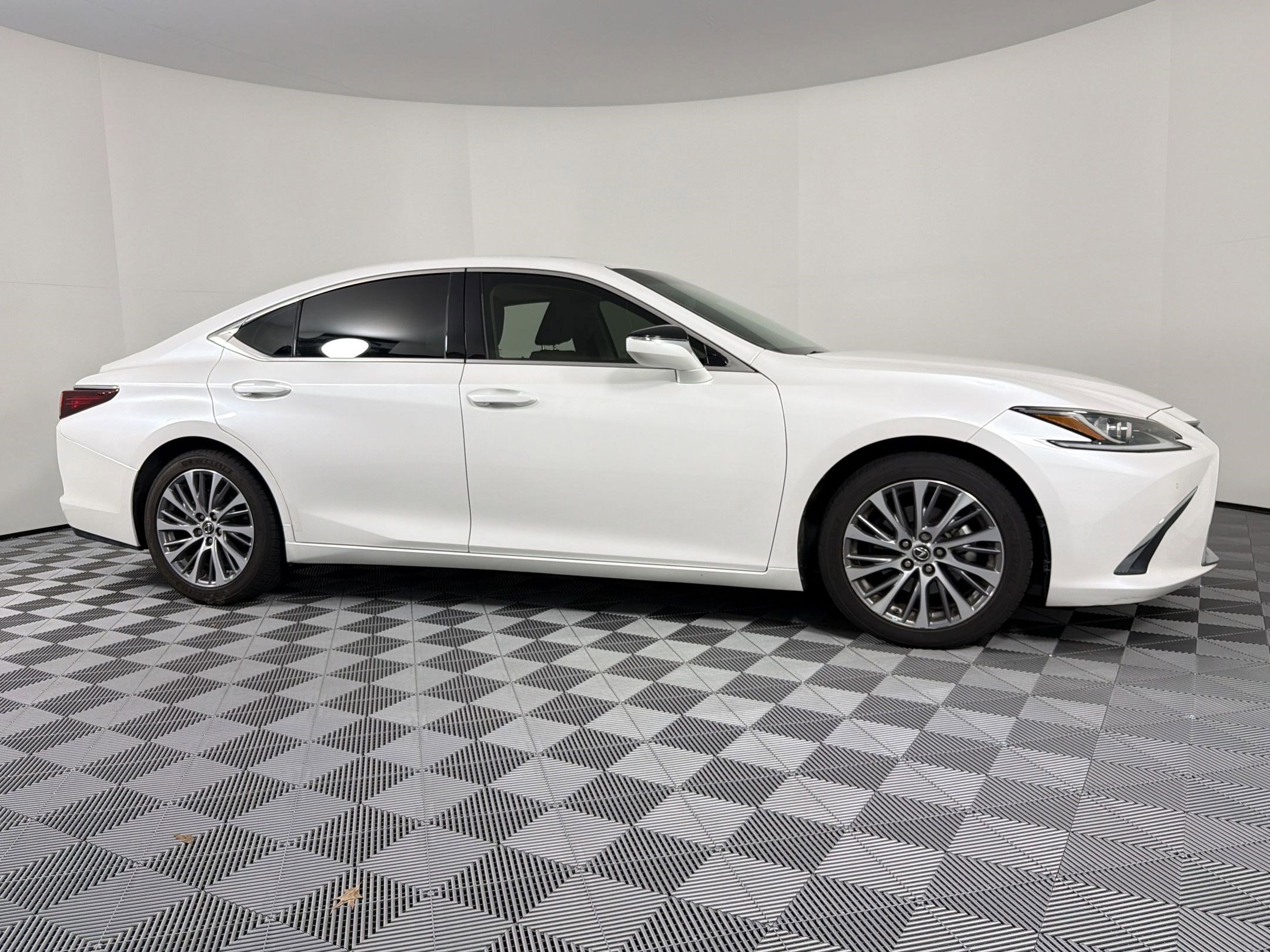 Used 2020 Lexus ES 350 w/ Premium Package FWD image 11