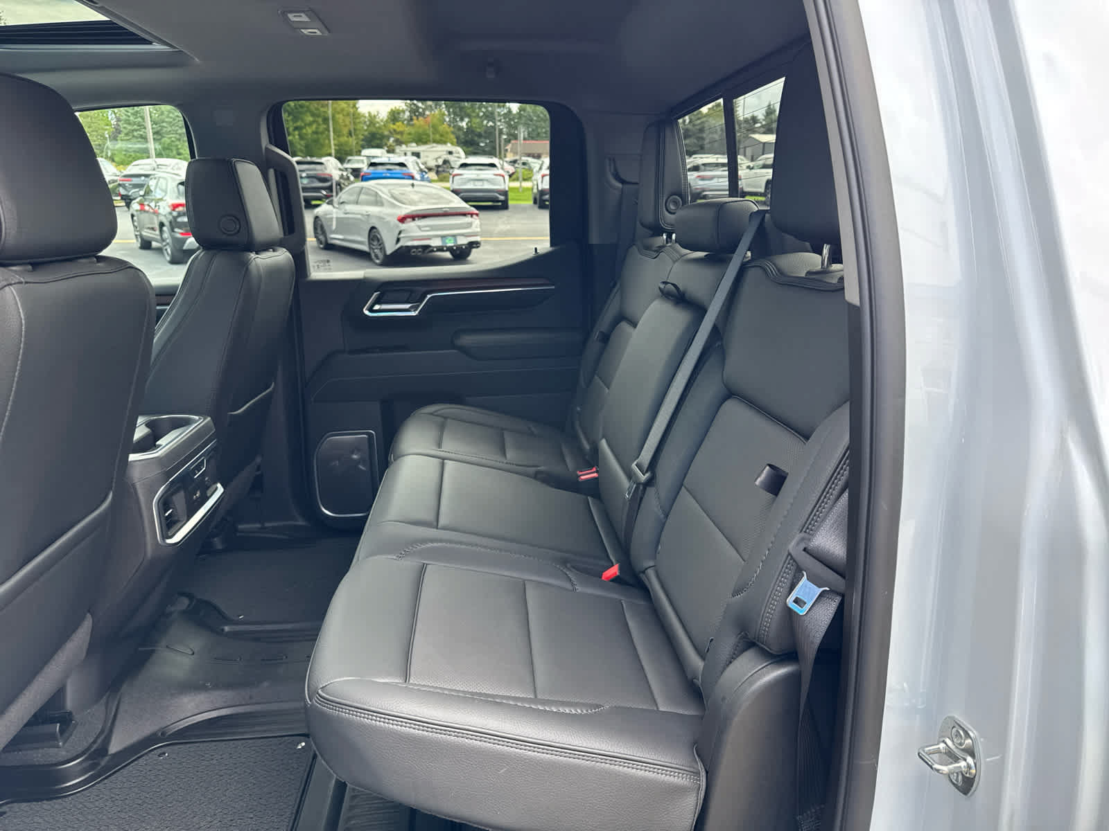 Used 2026 GMC Sierra 1500 Denali w/ Denali Reserve Package AWD/4WD image 17