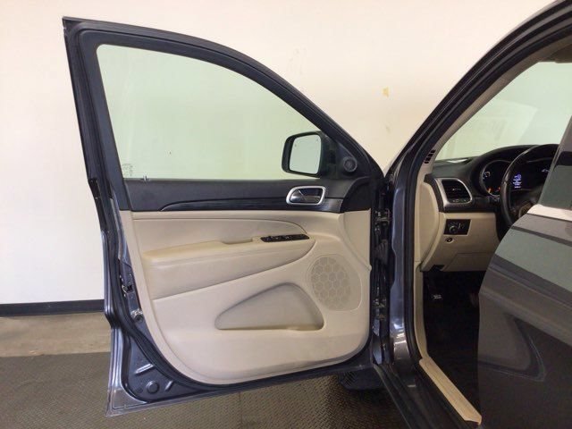 Used 2019 Jeep Grand Cherokee Laredo AWD/4WD image 16