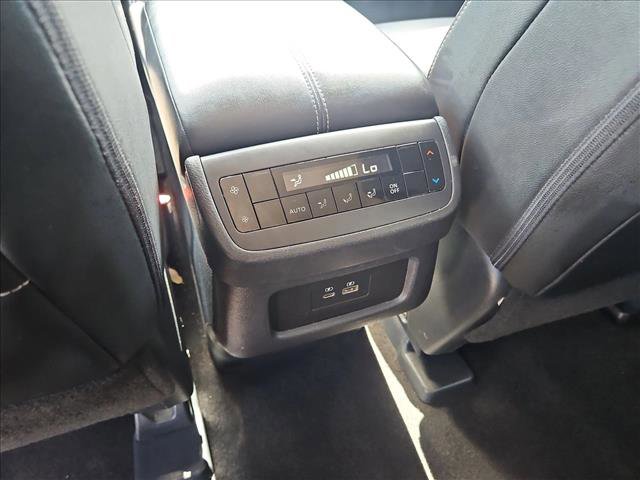 Used 2025 Nissan Pathfinder SL image 16