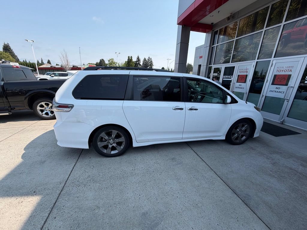Used 2013 Toyota Sienna SE FWD image 7