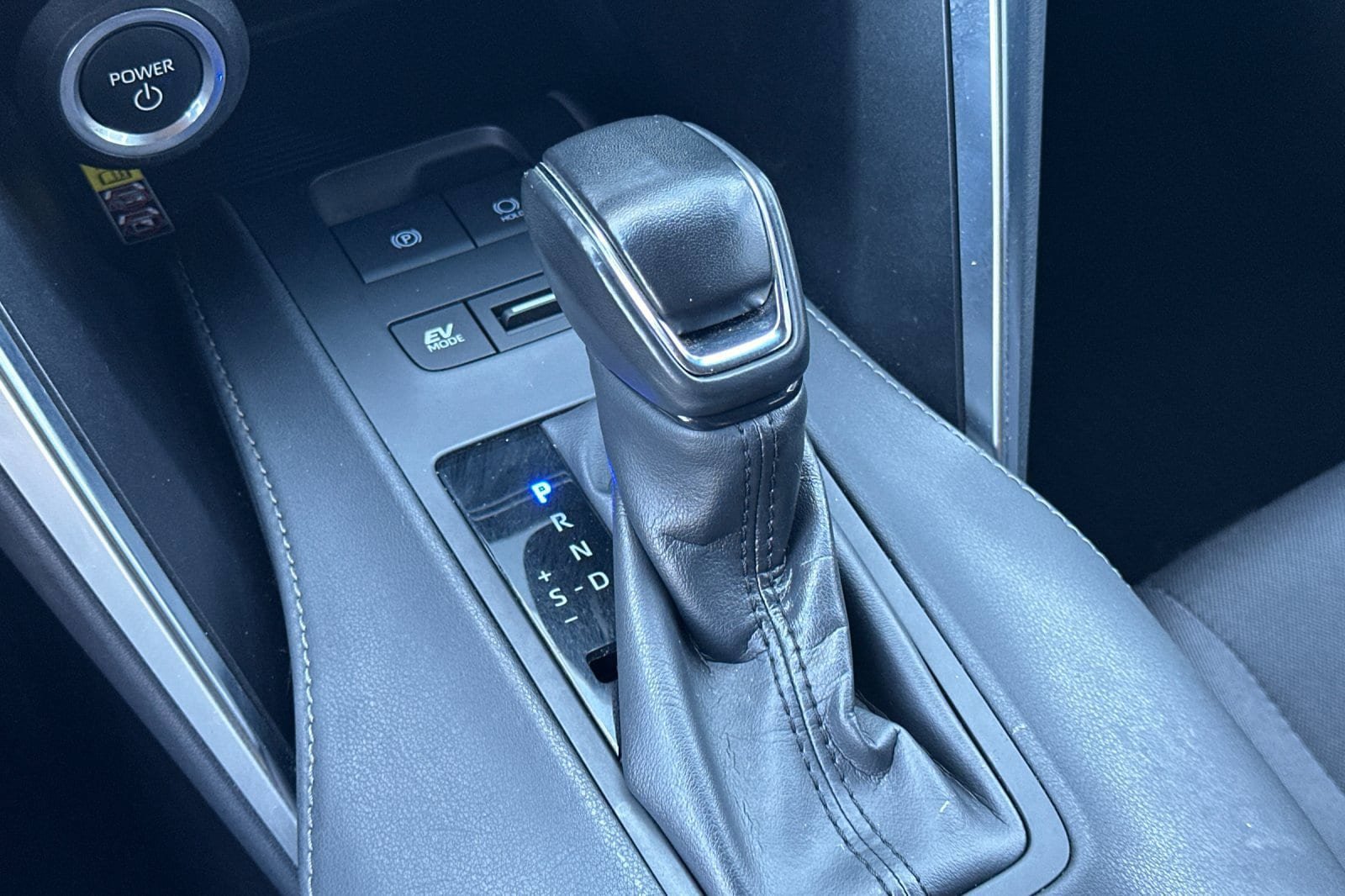 Used 2024 Toyota Venza LE AWD/4WD image 21