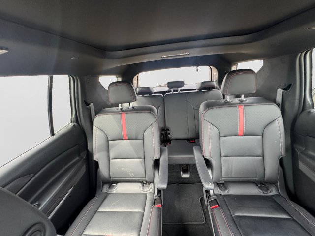 Used 2024 Chevrolet Traverse RS FWD image 21