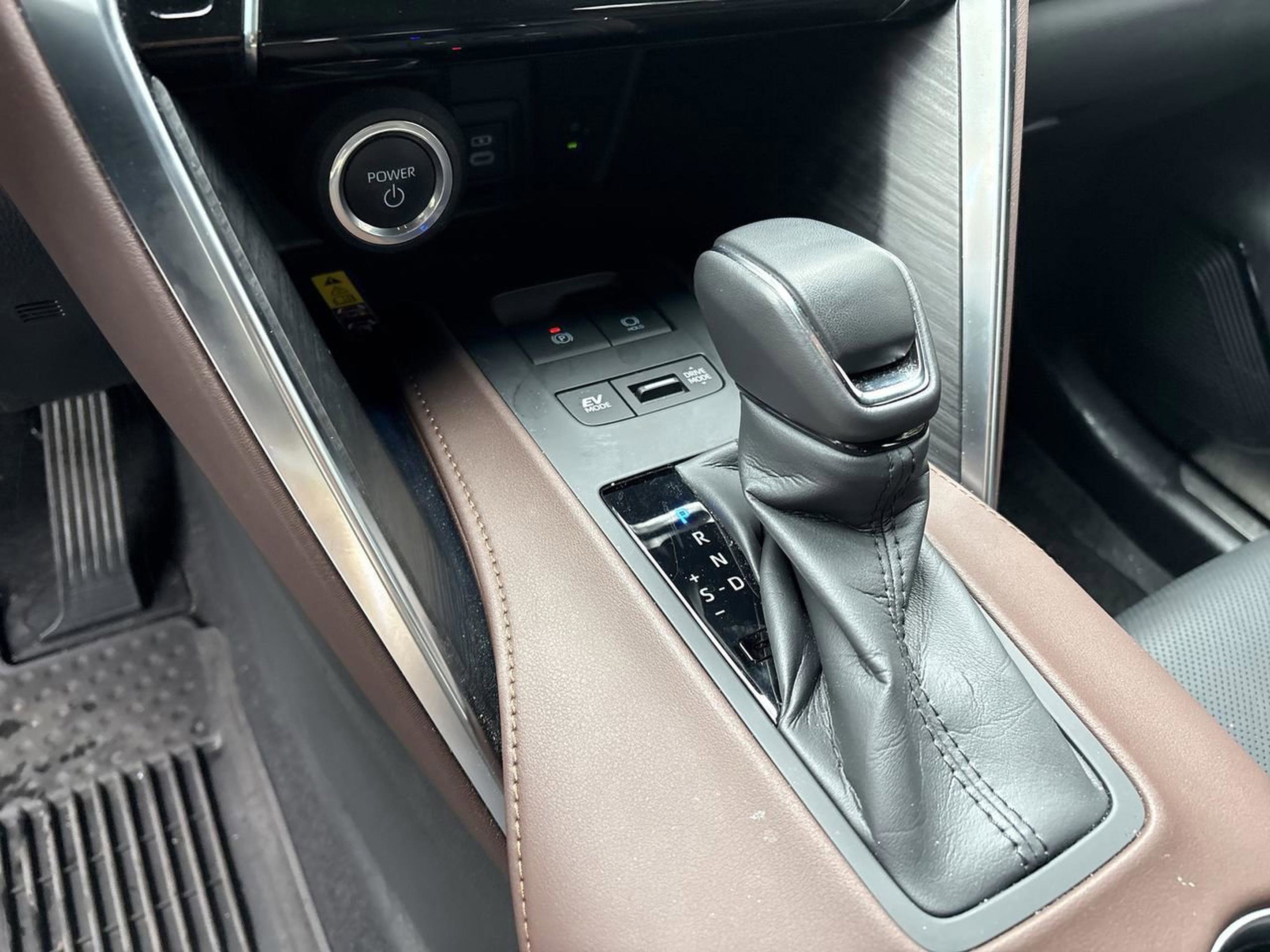 Used 2023 Toyota Venza Limited image 17