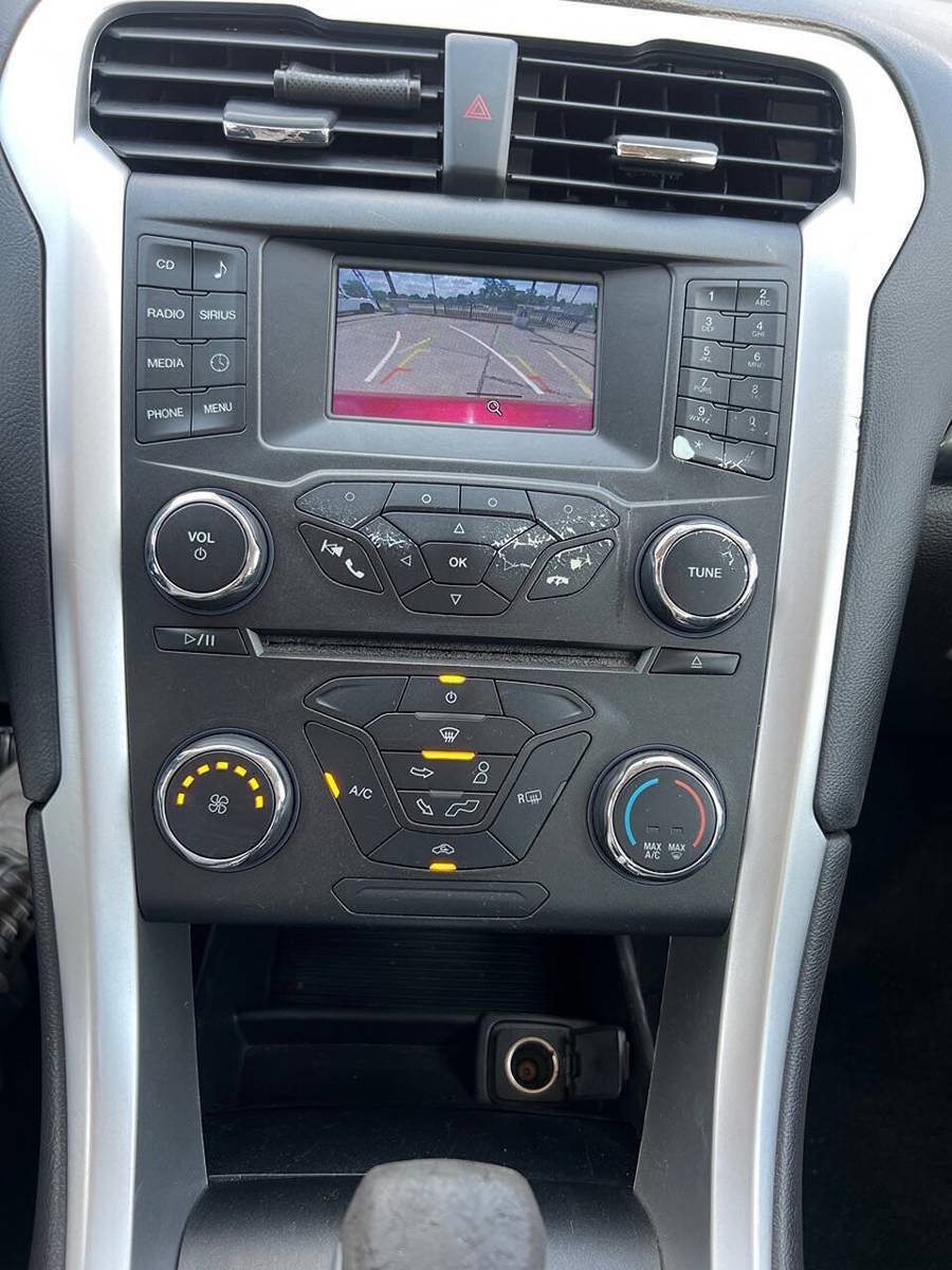 Used 2016 Ford Fusion SE w/ Equipment Group 201A FWD image 21