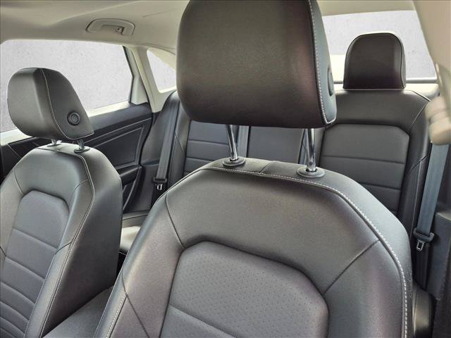 Used 2023 Volkswagen Jetta SE w/ Panoramic Sunroof Package FWD image 13