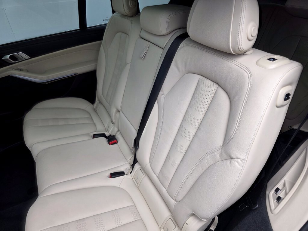 Used 2021 BMW X7 xDrive40i w/ Premium Package 2 AWD/4WD image 16