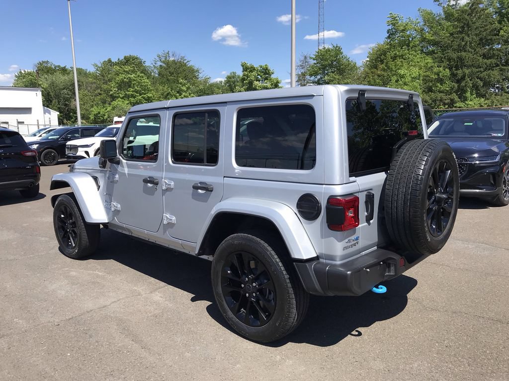 Used 2024 Jeep Wrangler Unlimited Sahara AWD/4WD image 3