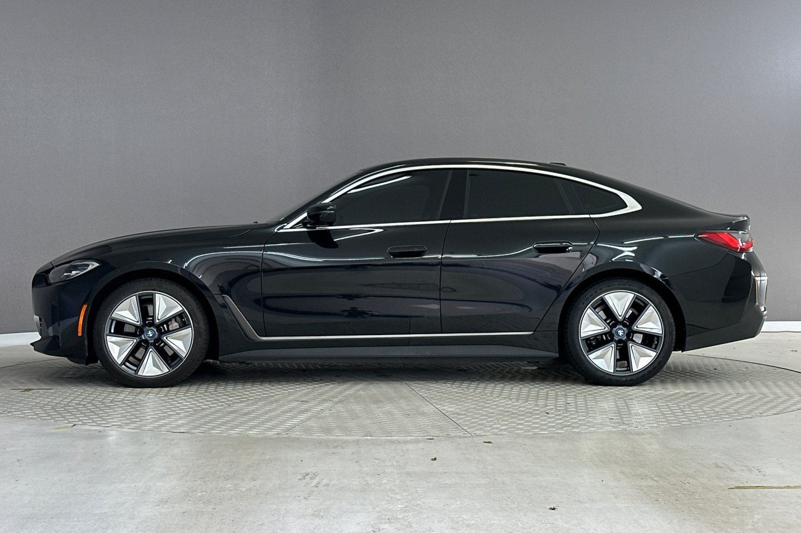 Certified 2023 BMW i4 eDrive35 RWD image 2