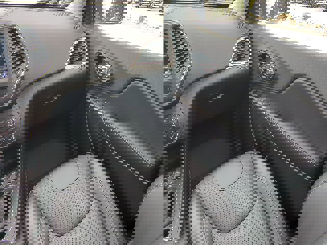 Used 2022 Jeep Cherokee Latitude Lux w/ Sun & Sound Group image 15