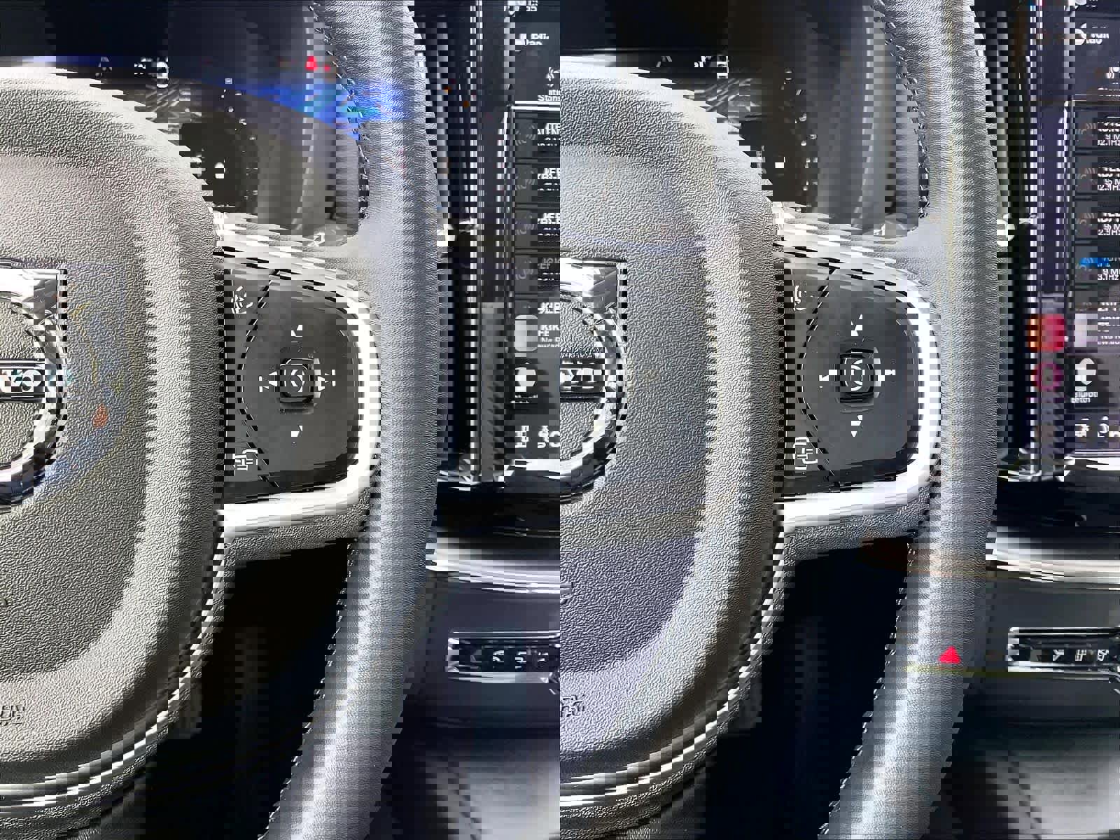 Used 2025 Volvo XC60 B5 Core AWD/4WD image 21