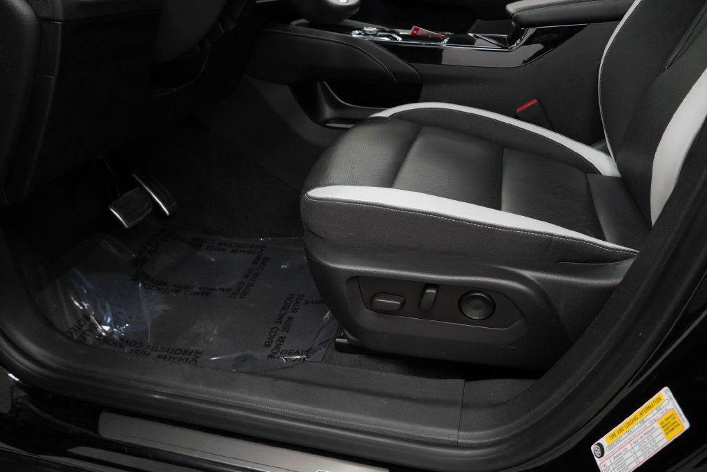 Certified 2025 Buick Envision Sport Touring AWD/4WD image 37